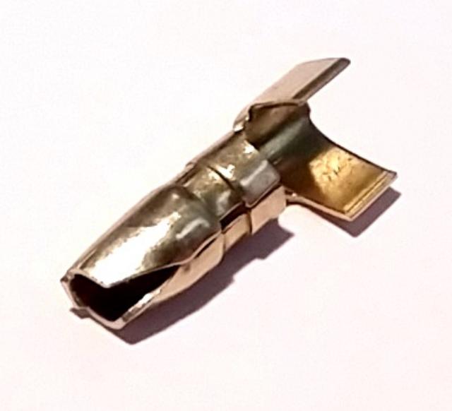 Válcovitá matice a šroub pro koncovku kabelu