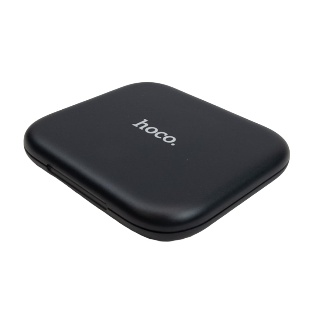 Sada adaptérů a kabel k nabíjení a prenosu dát v pouzdře se stojánkem na telefon