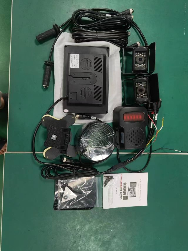 Zpětná kamera s monitorem 24V. A.I. senzorem