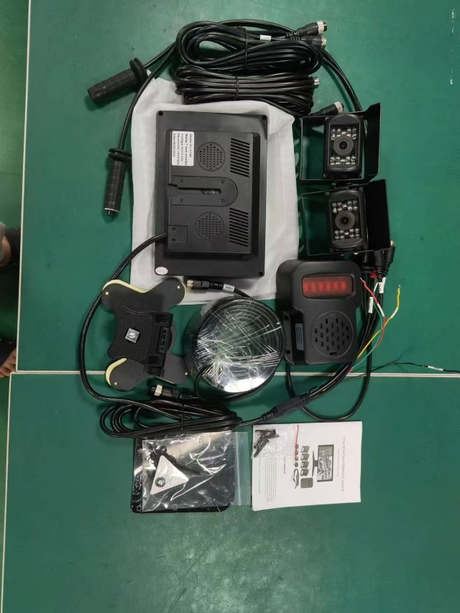 Zpětná kamera s monitorem 24V. A.I. senzorem
