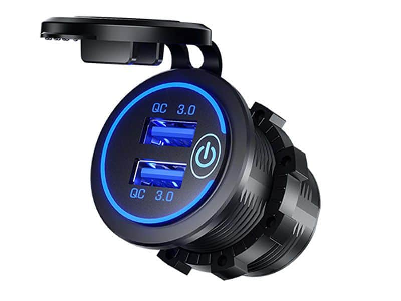 USB konektor do auta s vestavěným rychlonabíjením Quick Charge 3.0