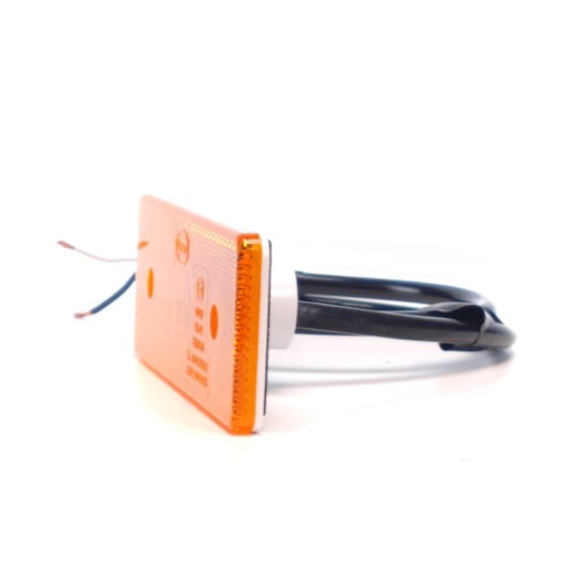 Poziční světlo s prizmatickým designem v žluté barvě a LED technologií